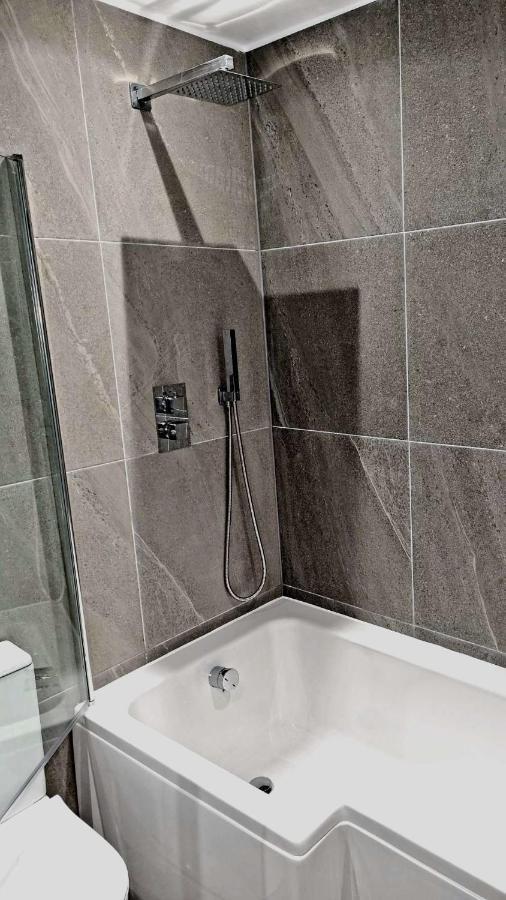 Lmk, Spacious 1 Bedroom Ground Floor Apartment, Ev Charger, Free Parking Wi-Fi, Great Location Белфаст Экстерьер фото